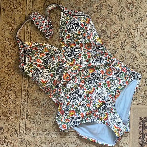 TOMMY BAHAMA Size 10 Floral Print 1-Pc
Halter Neck Swimsuit Ruching $168 NEW - Picture 5 of 16